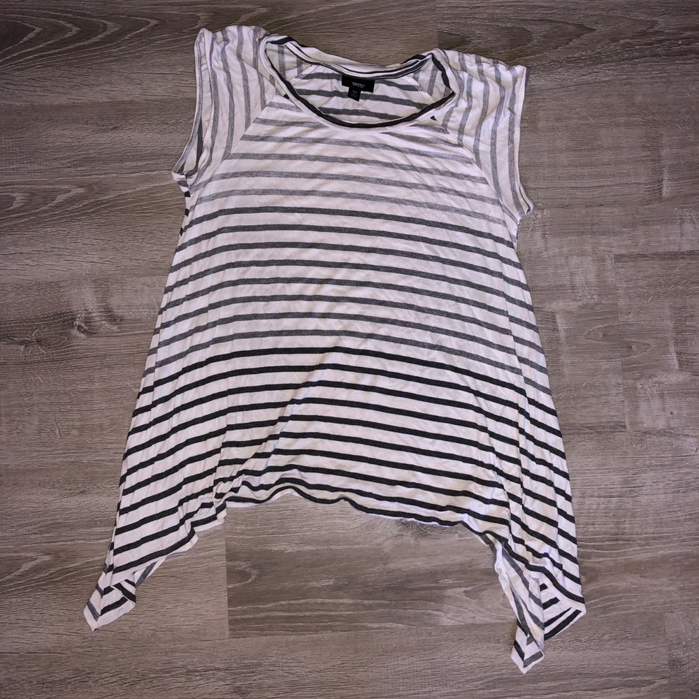 Mossimo shark-bite top